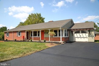 25 Hillcrest Ave, Leola, PA 17540