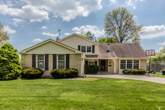 3627 Maple Leaf Dr, Glenview, IL 60026