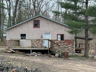 2507 N Grand Blvd, White Cloud, MI 49349