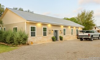 224 County Road 789, Natalia, TX 78059