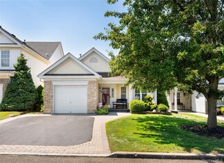 40 Perri Cir, Middle Island, NY 11953