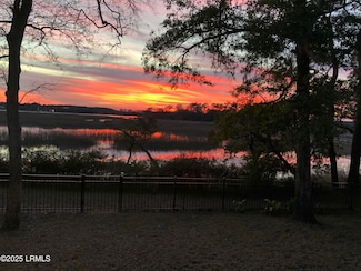 23 Tuscarora Ave, Beaufort, SC 29907