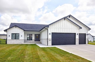 3997 NW 181st St, Clive, IA 50325