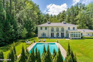 11 Wheatleigh Dr, Stockbridge, MA 01262