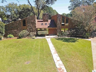 3111 River Oaks Dr, Monroe, LA 71201