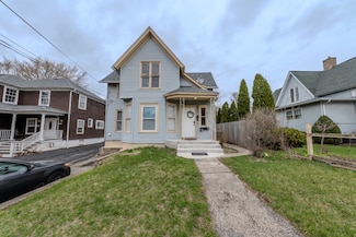370 Bent St, Elgin, IL 60120