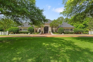 9200 Forest Hill Ln, Germantown, TN 38139