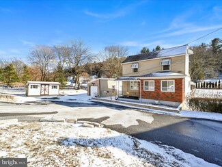 583 W Railroad St, Pottsville, PA 17901