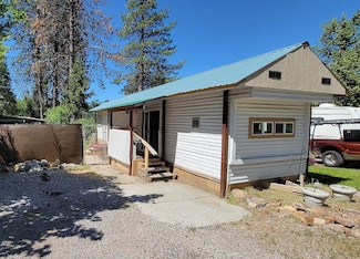 704 S Old Stage Rd, Mount Shasta, CA 96067