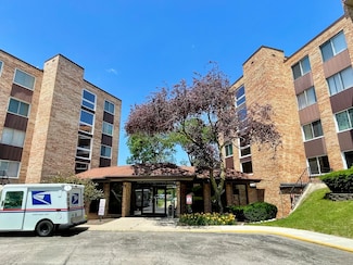 500 W Huntington Commons Rd Unit 454, Mount Prospect, IL 60056