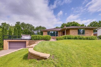 845 Gramsie Rd, Saint Paul, MN 55126