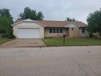 11 Hillcrest St, Perry, OK 73077