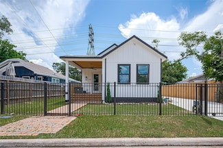2714 Hardy St, Houston, TX 77009