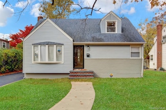 852 Smith St, Uniondale, NY 11553