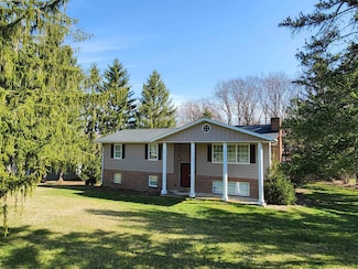 24 Meadow View Ln, Morgantown, WV 26508
