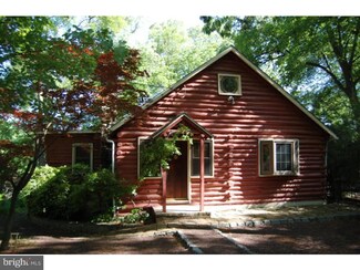 16 Lake Dr, Mount Laurel, NJ 08054