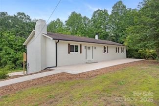1904 27th Avenue Dr NE, Hickory, NC 28601