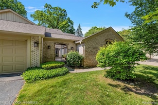 1461 Woodglen Ln Unit 28, Bloomfield Hills, MI 48304