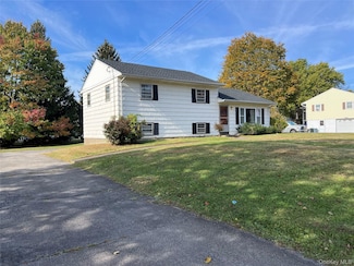 7 Carriage Dr, Newburgh, NY 12550