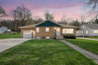 220 River St, Jackson, MN 56143