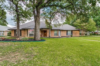 512 Sunset Dr, Hurst, TX 76054