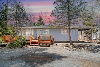 7724 Apple Ln, Tobyhanna, PA 18466