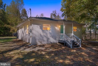 393 Kinneytown Rd, Mineral, VA 23117