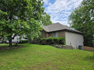 2944 S Eldon Ave, Springfield, MO 65807