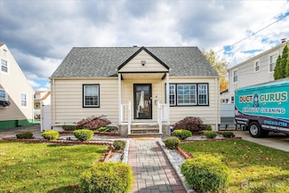 14 Linden St, Carteret, NJ 07008