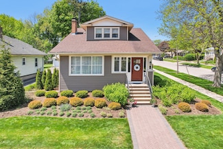 738 Augusta Ave, Elgin, IL 60120