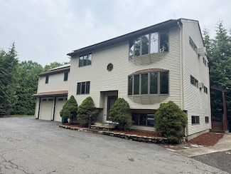 271 Wanoosnoc Rd Unit 2, Fitchburg, MA 01420