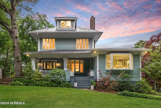 29 Grand Ave, Atlantic Highlands, NJ 07716