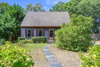 213 Hinckley Rd, Hyannis, MA 02601