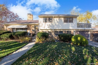 392 Cambridge Dr, Mount Clemens, MI 48043