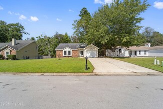 2676 Idlebrook Cir, Midway Park, NC 28544