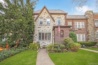 64-67 83rd St, Flushing, NY 11379