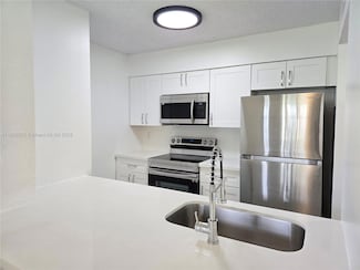 2890 N Oakland Forest Dr Unit 102, Oakland Park, FL 33309