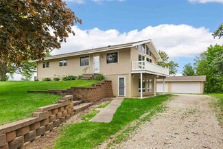 340 Country Club Dr SE, Mount Vernon, IA 52314
