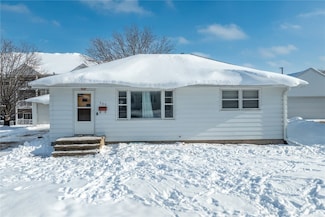 905 Knollcrest Dr, Marion, IA 52302