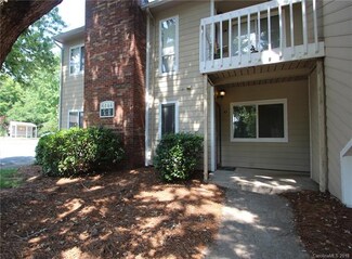 6144 Heath Ridge Ct, Charlotte, NC 28210