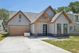 2936 Henry Rd, Lancaster, TX 75134