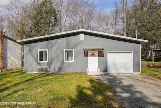 208 Greenbriar Cir, Tobyhanna, PA 18466