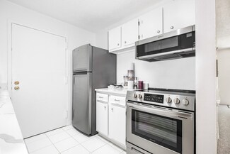 6 Village Green Ln Unit 17, Natick, MA 01760