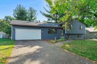 2655 Wimbledon Dr, Woodbury, MN 55125