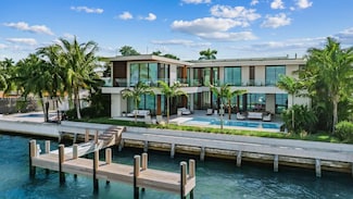 1061 N Venetian Dr, Miami Beach, FL 33139