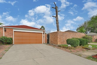 8910 Beau Monde Dr, Houston, TX 77099