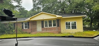 2763 Blossom Rd, Hope Mills, NC 28348