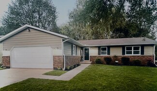71 Maple Ct, Hebron, IN 46341