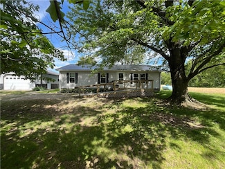 3691 N 1100th St, Flat Rock, IL 62427