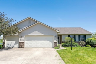 8928 Goshawk Ln, Fort Wayne, IN 46825